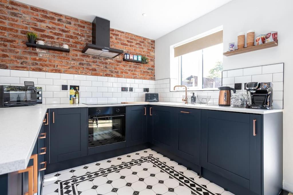 Railway House - Central Warrington - Sleeps 6 Esterno foto