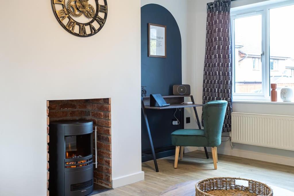 Railway House - Central Warrington - Sleeps 6 Esterno foto
