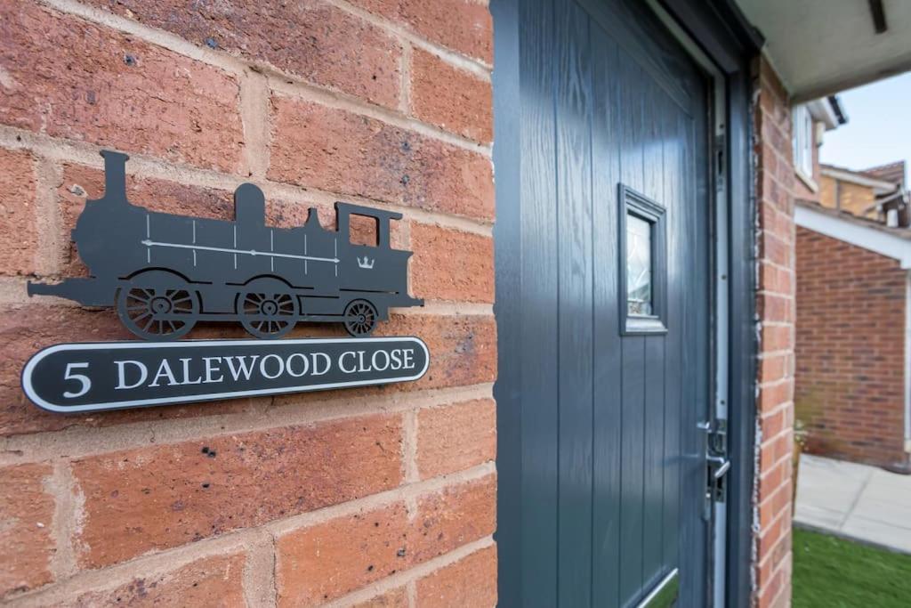 Railway House - Central Warrington - Sleeps 6 Esterno foto