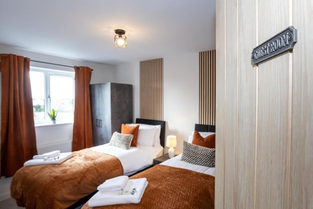 Railway House - Central Warrington - Sleeps 6 Esterno foto