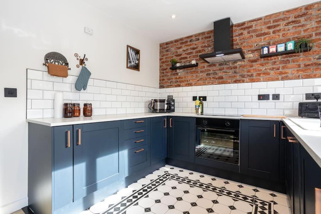 Railway House - Central Warrington - Sleeps 6 Esterno foto