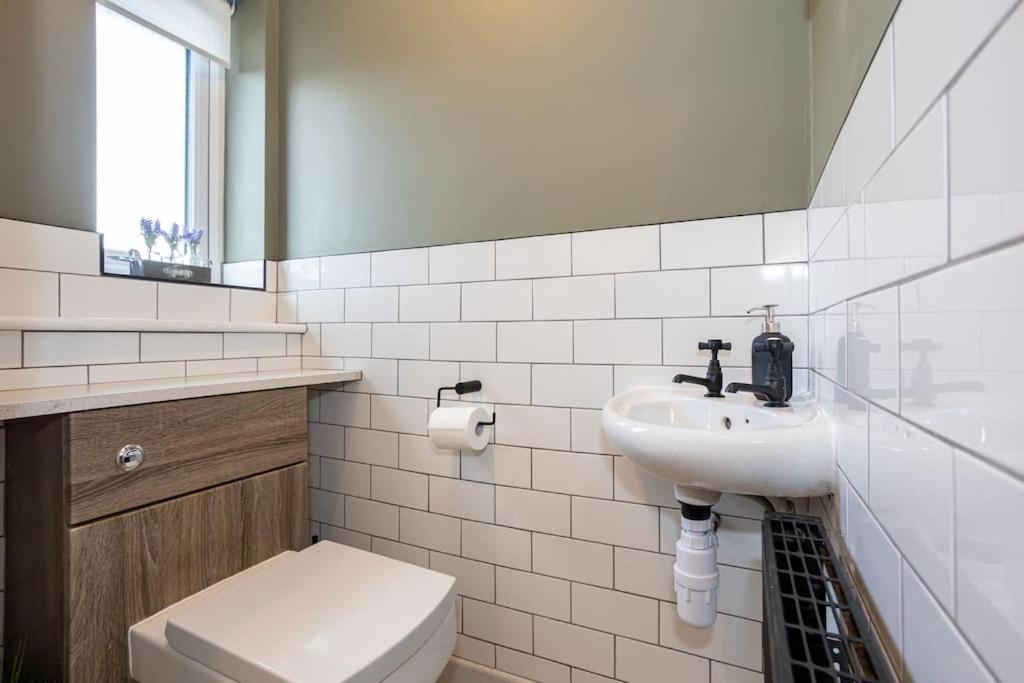 Railway House - Central Warrington - Sleeps 6 Esterno foto
