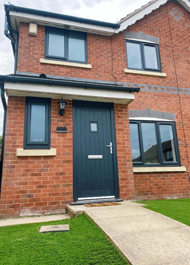 Railway House - Central Warrington - Sleeps 6 Esterno foto